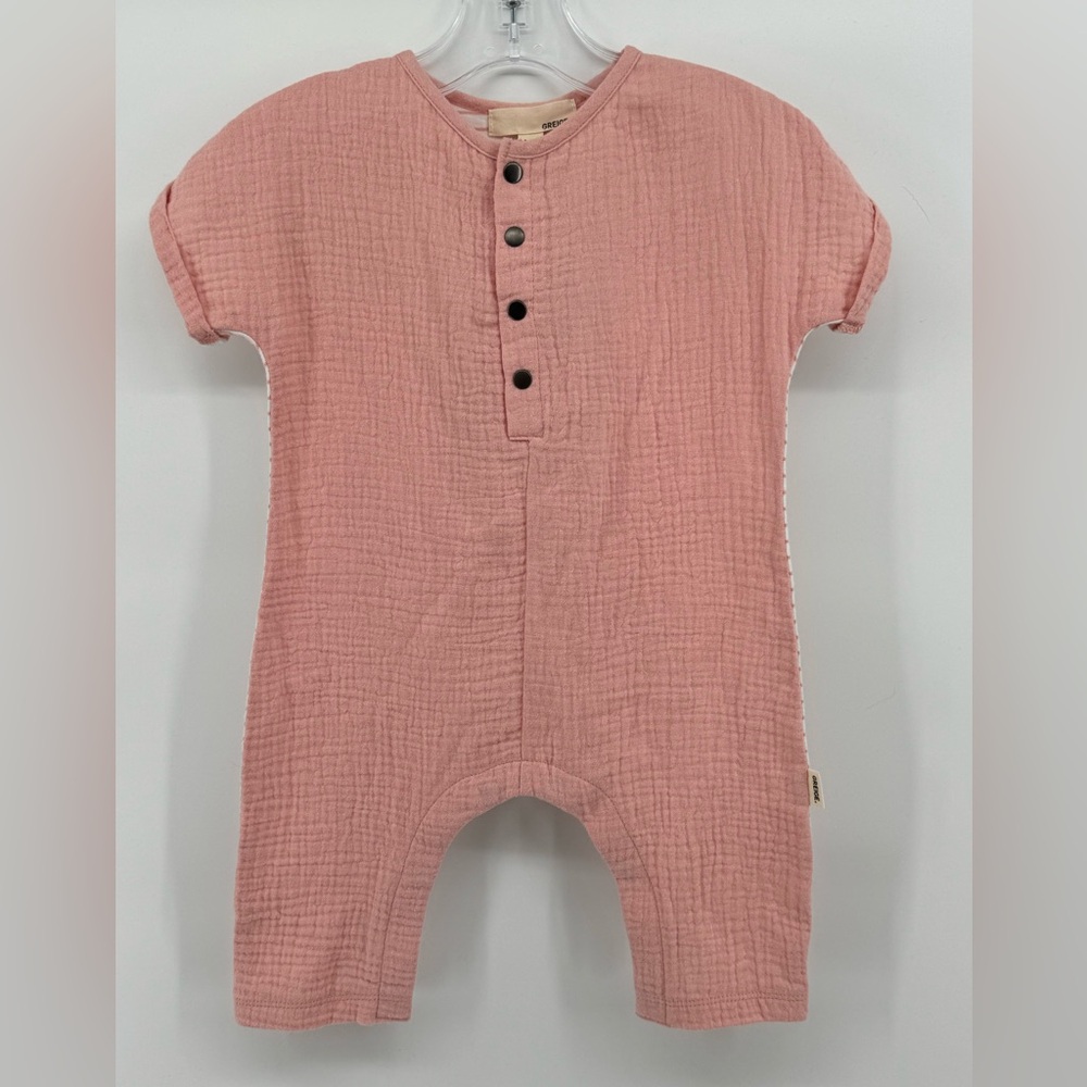 MWT Greige Short sleeve pants romper. Size 3/6 months
